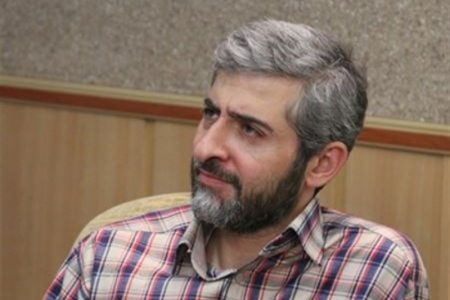 عکسی دیده نشده از داماد رهبر شهید در یک سفر دانشجویی