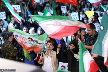 یک کارشناس مسائل دینی: برخی بی‌حجاب‌ها که در تجمعات شبانه حضور دارند، نفوذی هستند/ می‌خواهند حساسیت افراد مذهبی نسبت به بی حجابی را کم کنند