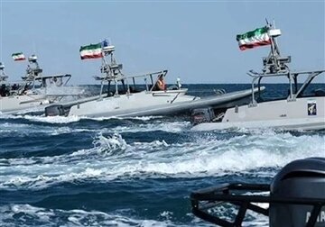 روایت معاون نیروی دریایی سپاه از دستگیری تفنگداران آمریکایی در خلیج فارس/ نگاه ما مانند یک تفنگدار آمریکایی نیست که دچار تزلزل شویم و گریه بیفتیم!