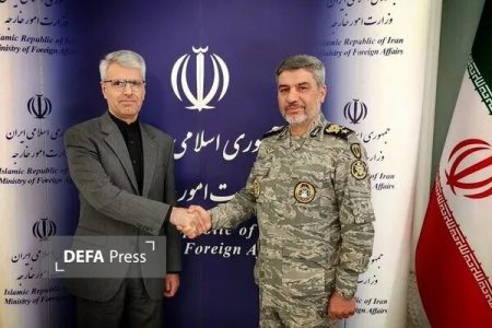 دیدار سخنگوی ارتش سخنگوی وزارت خارجه/ امیر اکرمی نیا: دیپلماسی و میدان نزدیک‌تر و هماهنگ‌تر از هر زمانی در مسیر تحقق منافع و عزت ملی کشور می‌کوشند