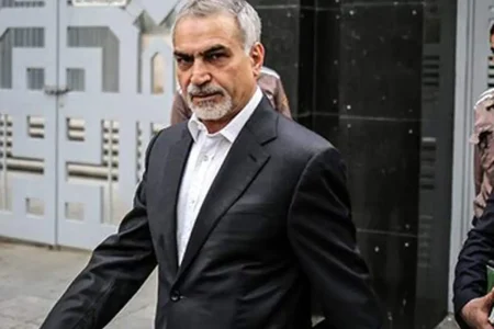 حسین فریدون با شکل و شمایل جدید در یک مراسم/ عکس