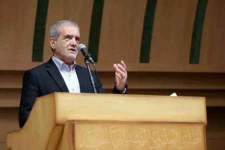 پزشکیان:ارز ترجیحی حذف نمی شد در جنگ با قحطی کالای اساسی مواجه می شدیم/ کالاهای مورد نیاز مردم در بازار موجود بود و کمبودی احساس نشد