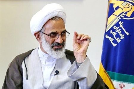 توصیه های مهم نماینده ولی فقیه در سپاه به مذاکره کنندگان؛ با گرگ خطرناک، دوستی معنا ندارد/ مذاکره به‌معنای آشتی نیست، باید با هوشیاری انجام شود