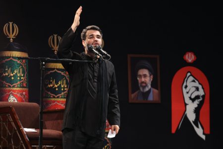 تصاویری از مراسم عزاداری شب تاسوعا در جوار محل شهادت رهبر شهید/ محسن رضایی با لباس شخصی آمد/ سلام و احوالپرسی باهنر با حداد عادل