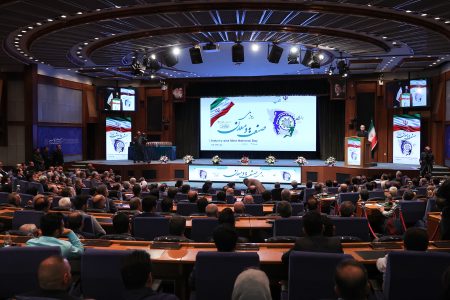 انتقاد مجدد پزشکیان از صدا و سیما؛ تنها، بخشی از سخنان رهبر شهید درباره عدم مذاکره را پخش می‌کنند/ ایشان بر ضرورت خاتمه دادن به این وضعیت تأکید داشتند