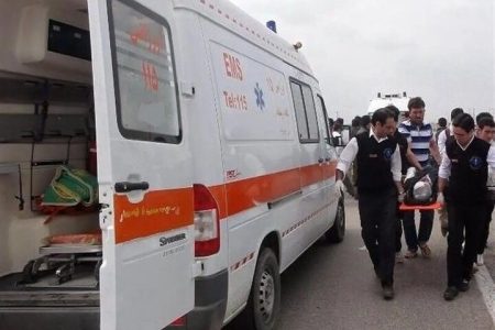 واژگونی آمبولانس در برخورد با تریلی