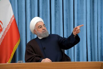خاطره روحانی از جلسه با رهبر شهید و روایت ایشان از فردی که می‌خواست برای سخنرانی امام زمان در تهران جایگاه بسازد/ رهبر شهید هیچ‌وقت دنبال جنگ نبودند