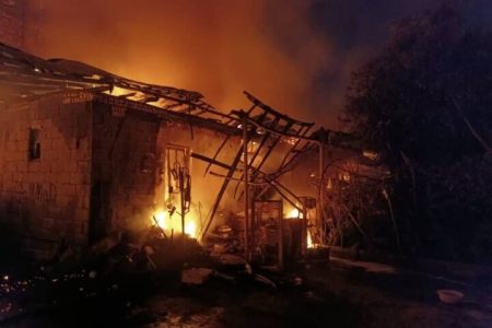 جزئیات آتش‌سوزی مجموعه انباری در جاده مخصوص/ عملیات لکه گیری همچنان ادامه دارد